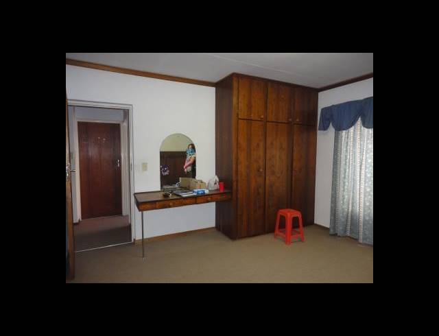 6 BEDROOM HOUSE FOR SALE IN LADYBRAND